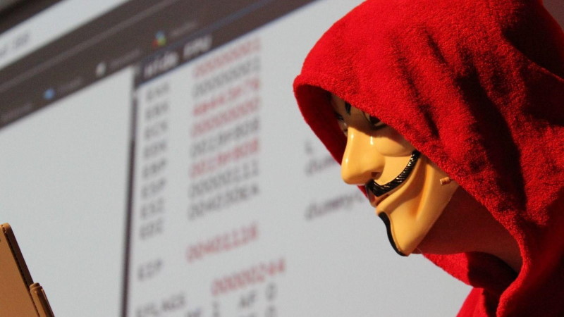 Ethical Hacker mit Maske